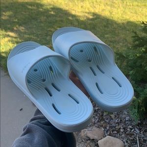 shower shoes for college dorms